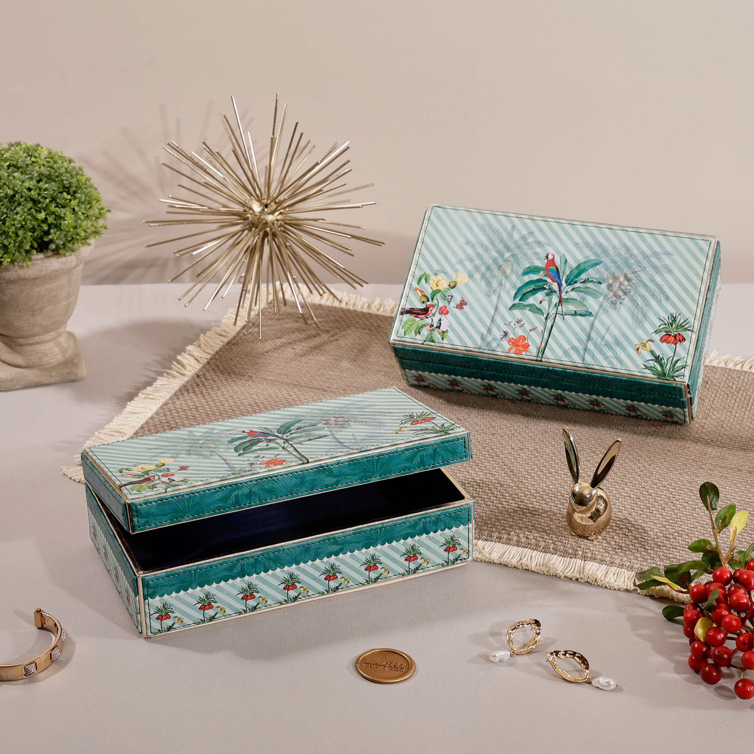 Verdura Court - Storage Box